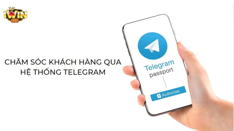 Nhân viên support Iwin chăm sóc khách hàng bằng hệ thống telegram